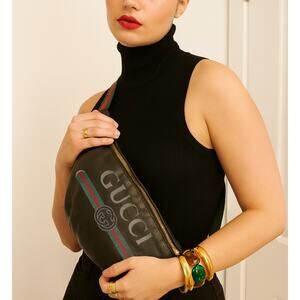 Gucci Logo Belt Bag in Black Calfskin Leather – Medium Size